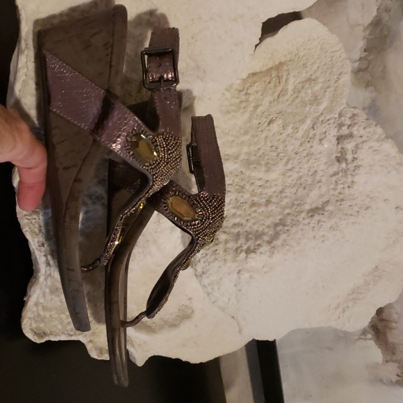 🧡Vera Wang, EUC, 'Bejeweled' Wedges! - Picture 3 of 6